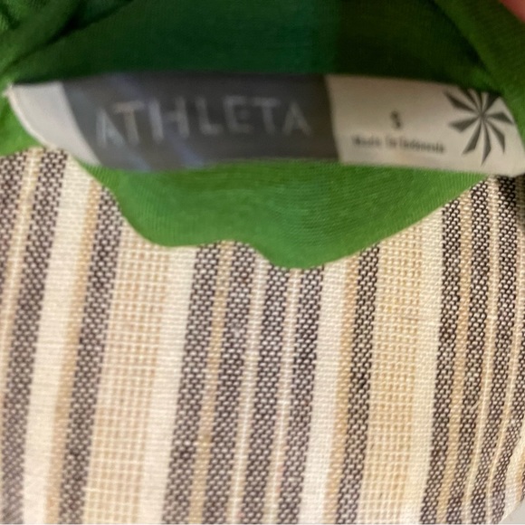 Athleta green athletic tank with self bra - Picture 4 of 5